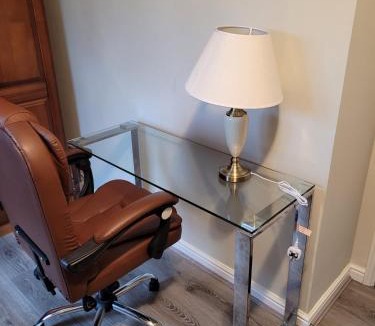 Sherborne St. John House | Dbl room with ensuite Bathroom and large windows, free parking