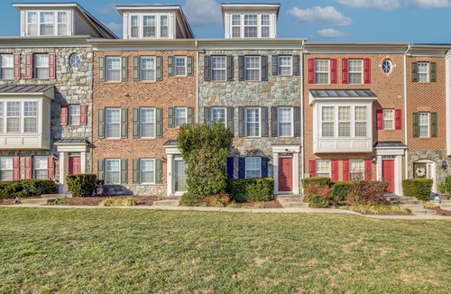 Laurel House | DC Area Base w/Easy Transit Access + Game Room
