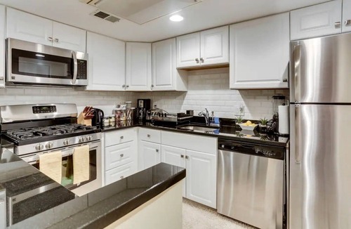 West End Apartment | DC's Best Address - 10min to White House - 500 mbps