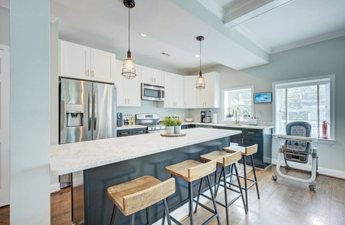 Trinidad Bed & Breakfast | DC`s premier group home 5 bedrooms, 11 guests, EV charging, free parking