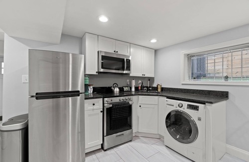 Edgewood Villa | DC Urban Villa At Girard 1 Bed ~ 1 Bath - Bonus Sleeper Sofa