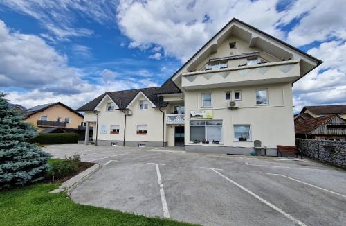 Kranj Bed & Breakfast | Dežman Apartments & Rooms