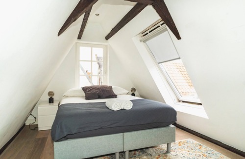 Jordaan Bed & Breakfast | De achterkamer - Tiny and cosy attic