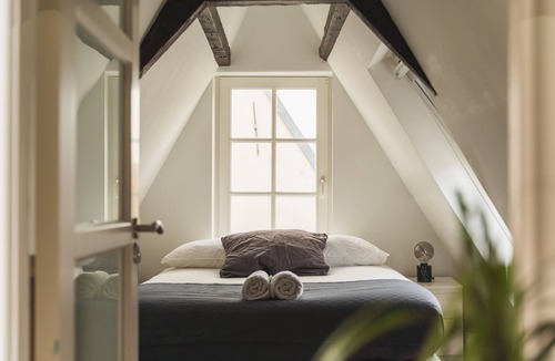 Jordaan Bed & Breakfast | De achterkamer - Tiny and cosy attic