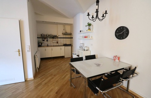 Friedrichshain-Kreuzberg Apartment | Apartment in the heart of Kreuzberg, loft,art,pubs,bars,nightlife,WiFi,up to 4 persons