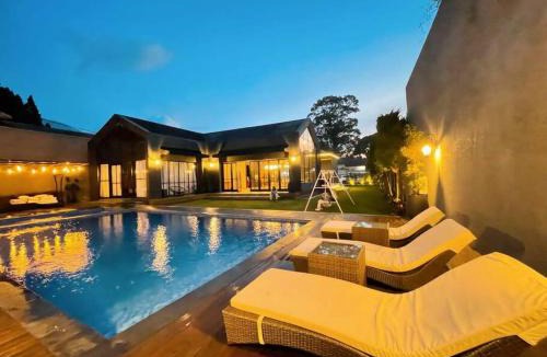 Ciloto Villa | De Black Challet Villa