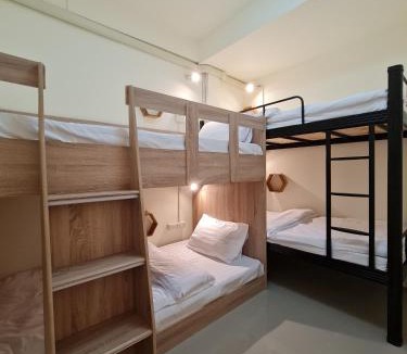 Ratchathewi Hostel | De Chalet