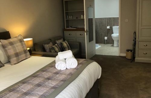 Nantgarw House | De Courceys Manor Suites & Cottages