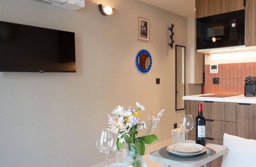 Notre-Dame-des-Champs Apartment | De Montescal - Studio