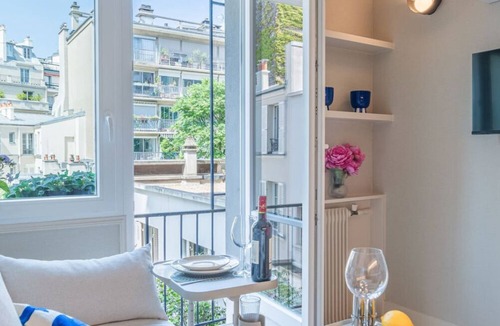 Notre-Dame-des-Champs Apartment | De Montescal - Studio