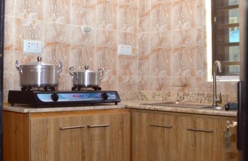 Oshodi-Isolo Apartment | DE PALACE CHAMBERS