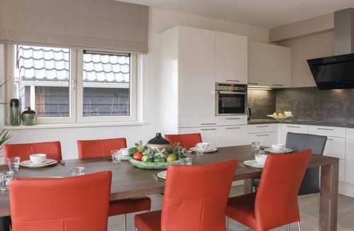 Idskenhuizen House | De Singelier is an 8 person wellness water villa