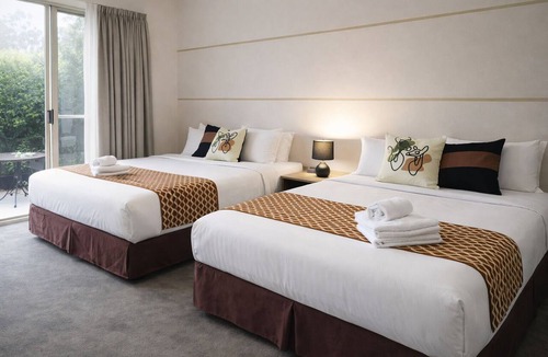Dixons Creek Hotel | De'Vine Escape