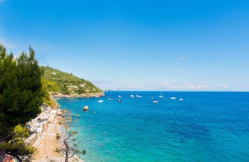 Marina del Cantone Villa | De Vivo Realty - Villa Russo Nerano