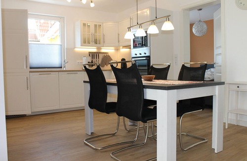Born auf dem Darss Apartment | De Windroos - terrace, beach chair, sun loungers, close to the Bodden, Baltic Sea 6km away