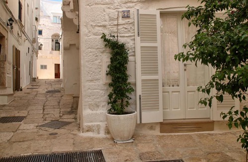 Old Town Cisternino Apartment | DeaDomus55