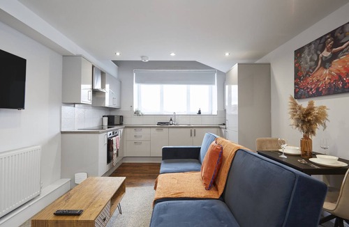 Kirkheaton Apartment | Dealhouse 1-Bedroom Ideal for Business & Leisure
