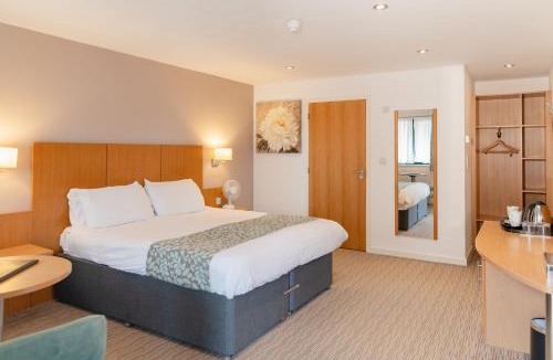 Aylburton Hotel | Deangate Motel
