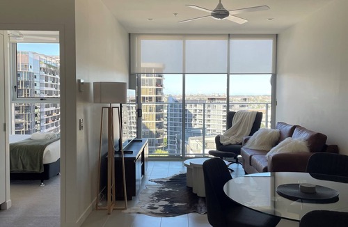Newstead Apartment | Dean’s Place- Top-floor Luxury Stay in the City with View 15mins frm the Airport