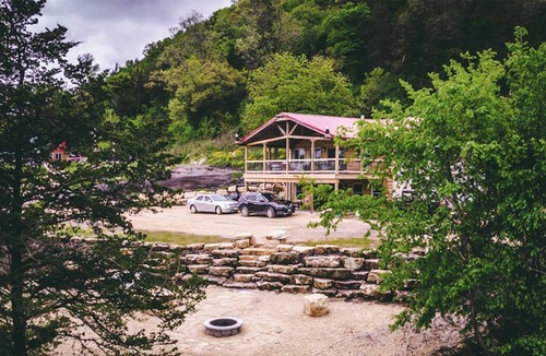 New Albin House | Dear Camp - Incredible Bluff, Upper Iowa River views New Albin, IA