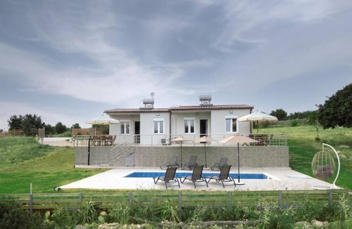 Tersanas Apartment | Deatached apartment with shared pool in Tersanas Chania 2 minutes from the beach