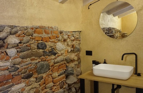 Borgomanero Bed & Breakfast | Decanter House
