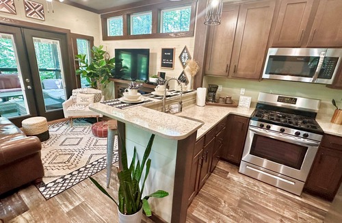 Monteagle Cabin | Deciduous Dreams in Deer Lick Falls