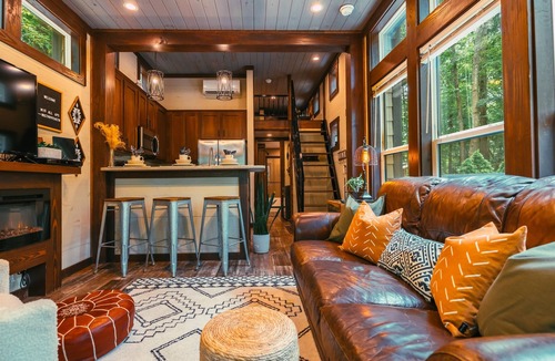 Monteagle Cabin | Deciduous Dreams in Deer Lick Falls
