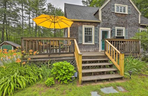 Jaffrey House | Deck & Fire Pit: Cottage Near Monadnock State Park