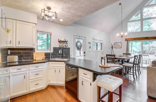 Albrightsville Cabin | Deck, Fire Pit & Pool Access: Pennsylvania Home!