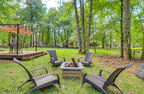 Albrightsville Cabin | Deck, Fire Pit & Pool Access: Pennsylvania Home!