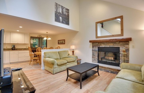 Pocono Lake Cottage | Deck & Fire Pit: Pocono Lake Home Near Skiing!