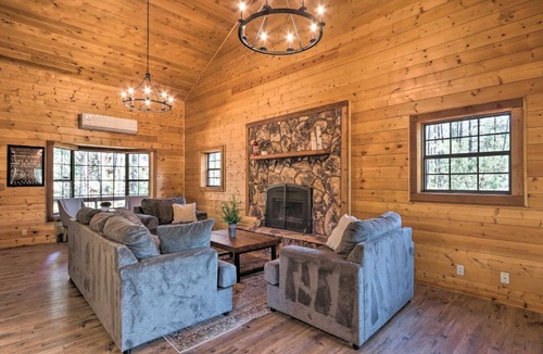 Pine House | Deck, Games & Fire Pit: Modern Pine Cabin!