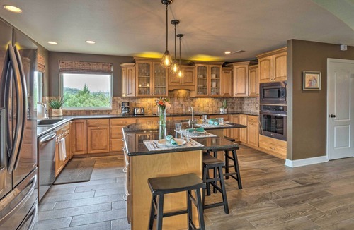 Leander House | Deck & Lake Travis Views: Hill Country Hideaway!