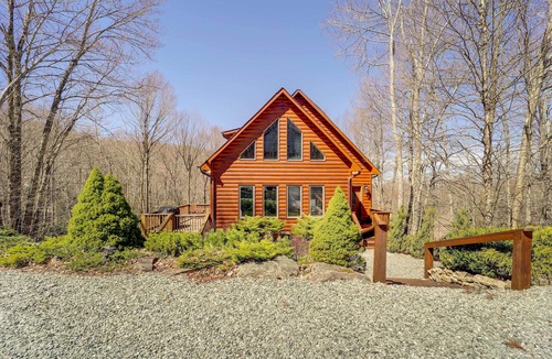Beech Mountain Cottage | Deck + Scenic Views: Beech Mountain Cabin