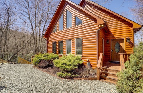 Beech Mountain Cottage | Deck + Scenic Views: Beech Mountain Cabin