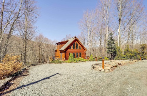Beech Mountain Cottage | Deck + Scenic Views: Beech Mountain Cabin