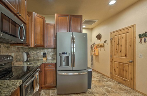 Sierra Pines Cottage | Deck & Views: Dog-friendly Cabin in Show Low!