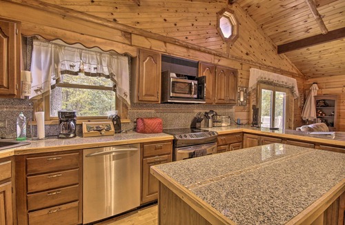 James Creek Cottage | Deck w/Private Hot Tub: James Creek Cabin