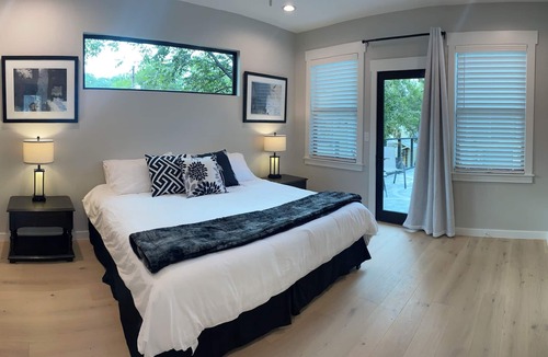 Hancock House | Decked-Out near DKR Stadium and UT 4-bedroom NEW house in the Heart of Austin!