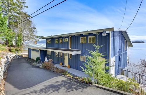 Shelton House | Decks & Views: Waterfront Shelton Home