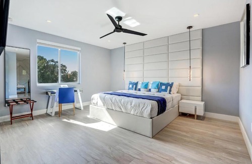 Coral Way House | Deco Delight - Central Hub