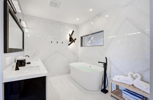 Coral Way House | Deco Delight - Central Hub