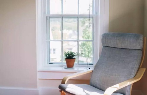 Decorah Apartment | Decorah House- Airy, modern, full of natural light, 5 blocks to downtown