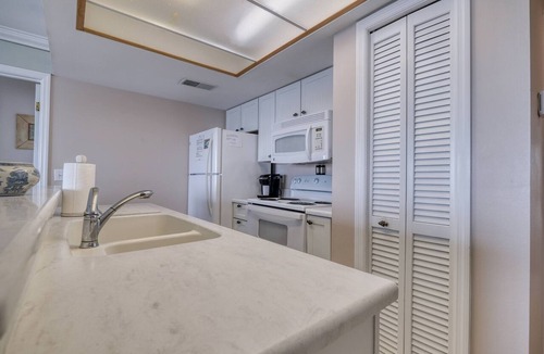 Cedar Key Condo | Decorator Quality Condo at Island Place 315!