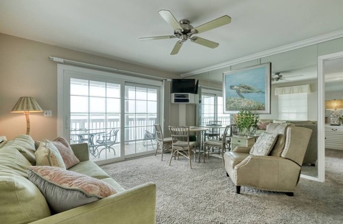 Cedar Key Condo | Decorator Quality Condo at Island Place 315!