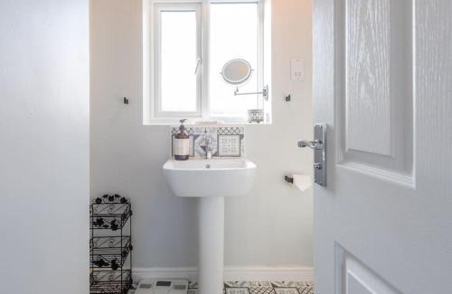 Oakenholt House | Dee View Executive Stay