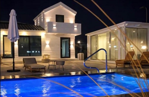 Ain Al Fayda Ski Chalet | Deem view