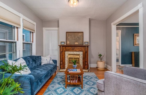 Buffalo Apartment | ⭐️ Deep Clean ⭐️ King Bed ⭐️ Parking ⭐️ SpectrumTV