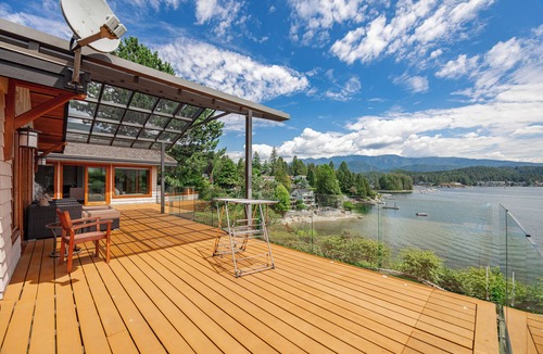 Dollarton House | Deep Cove Stunning Waterfront House